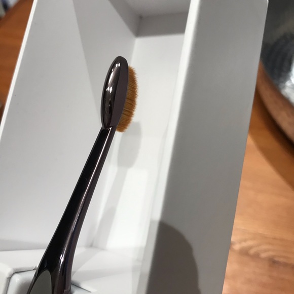 New Artís Elite Collection Smoke Makeup Brushes - Picture 3 of 5